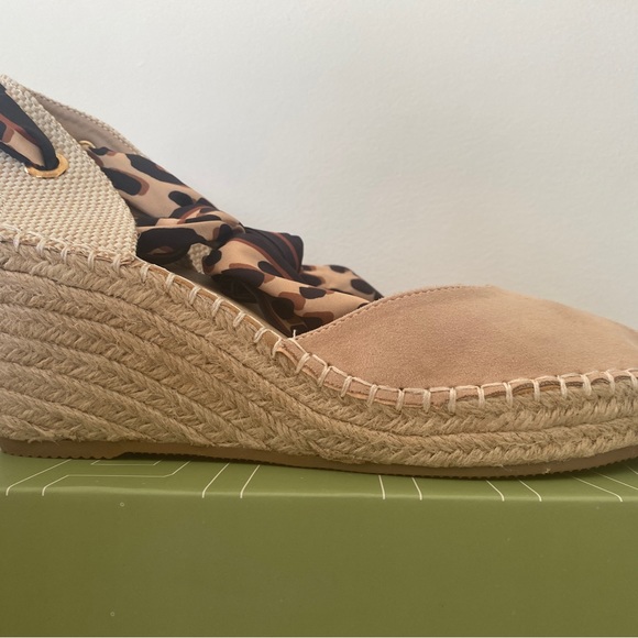 Wedge espadrilles with a leopard print ankle tie - Picture 3 of 8